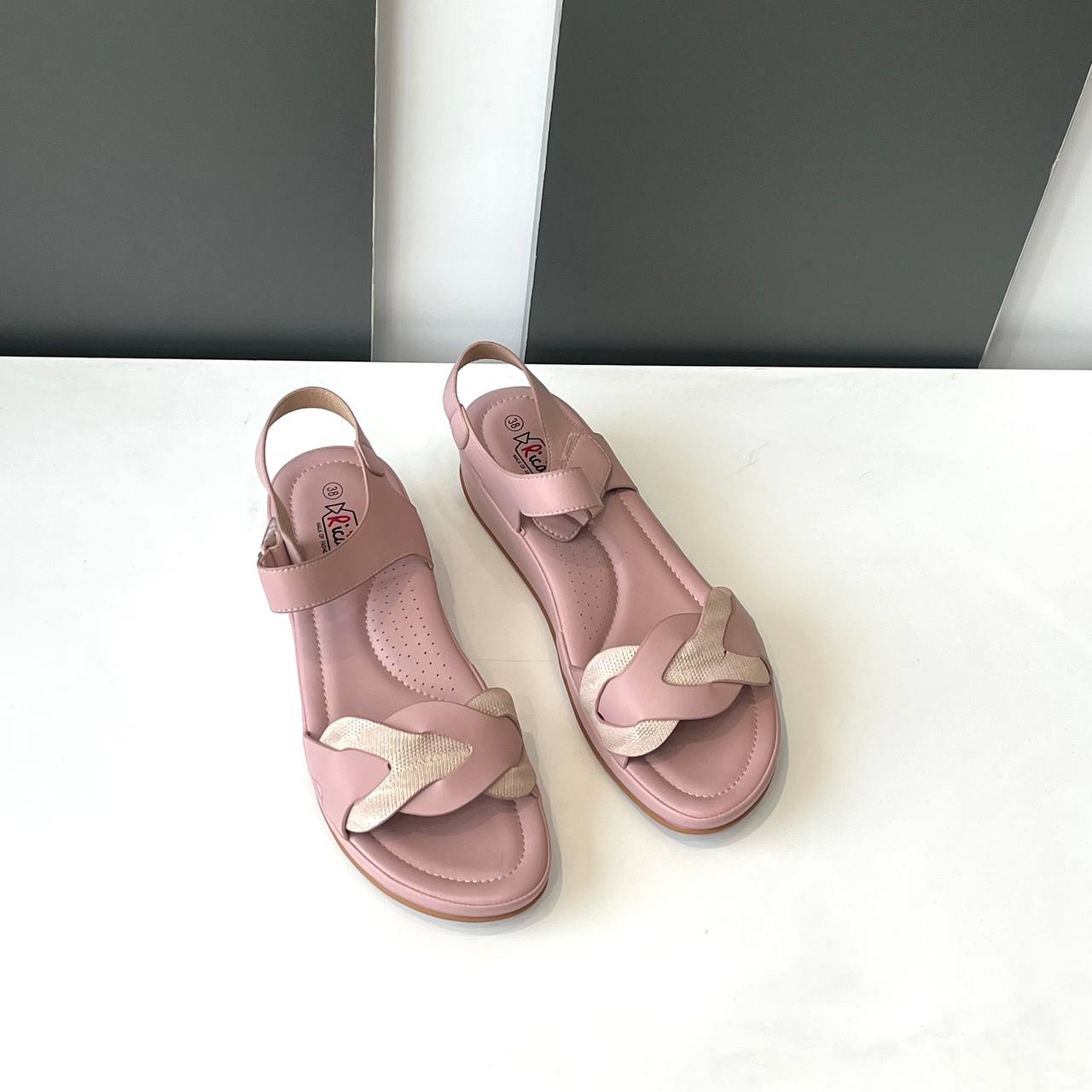 صندل زنانه ریکابی مدل sz-2006